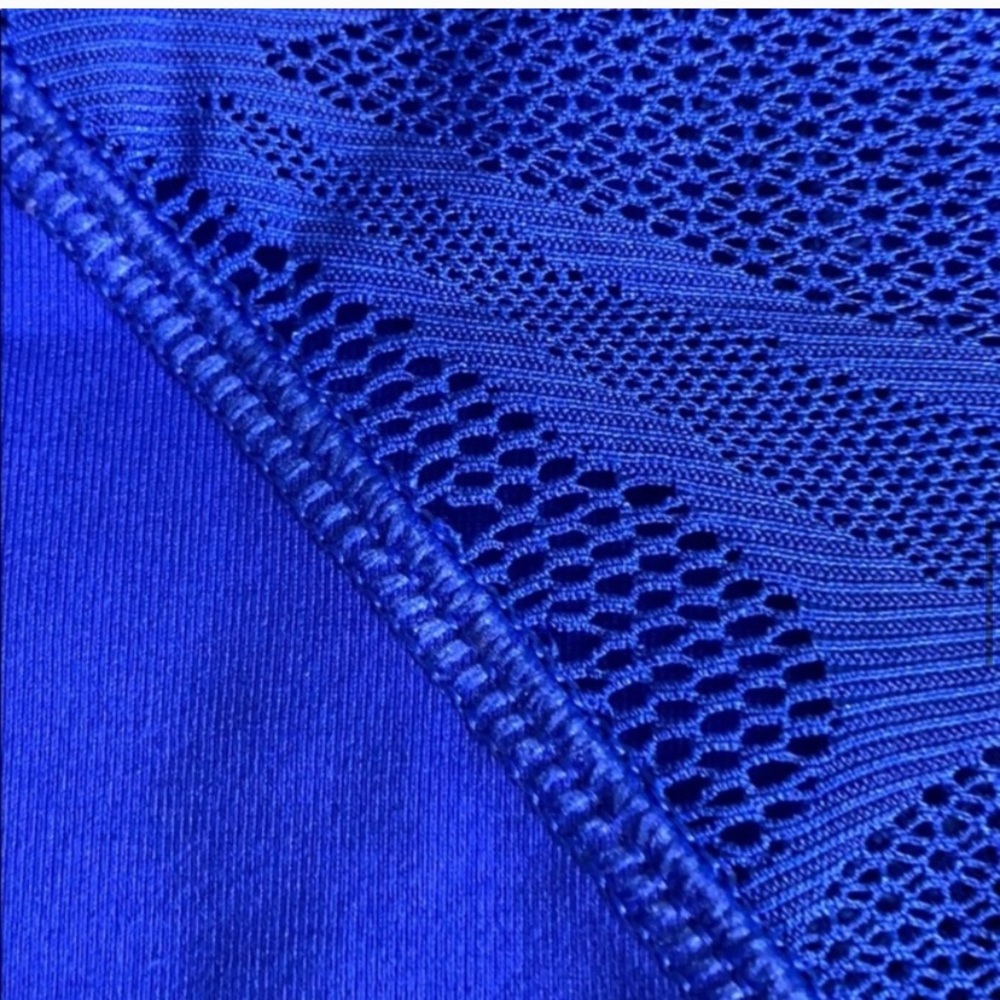 Lululemon Goal Crusher Crop in Harbor Blue Size 6 - Picture 3 of 6
